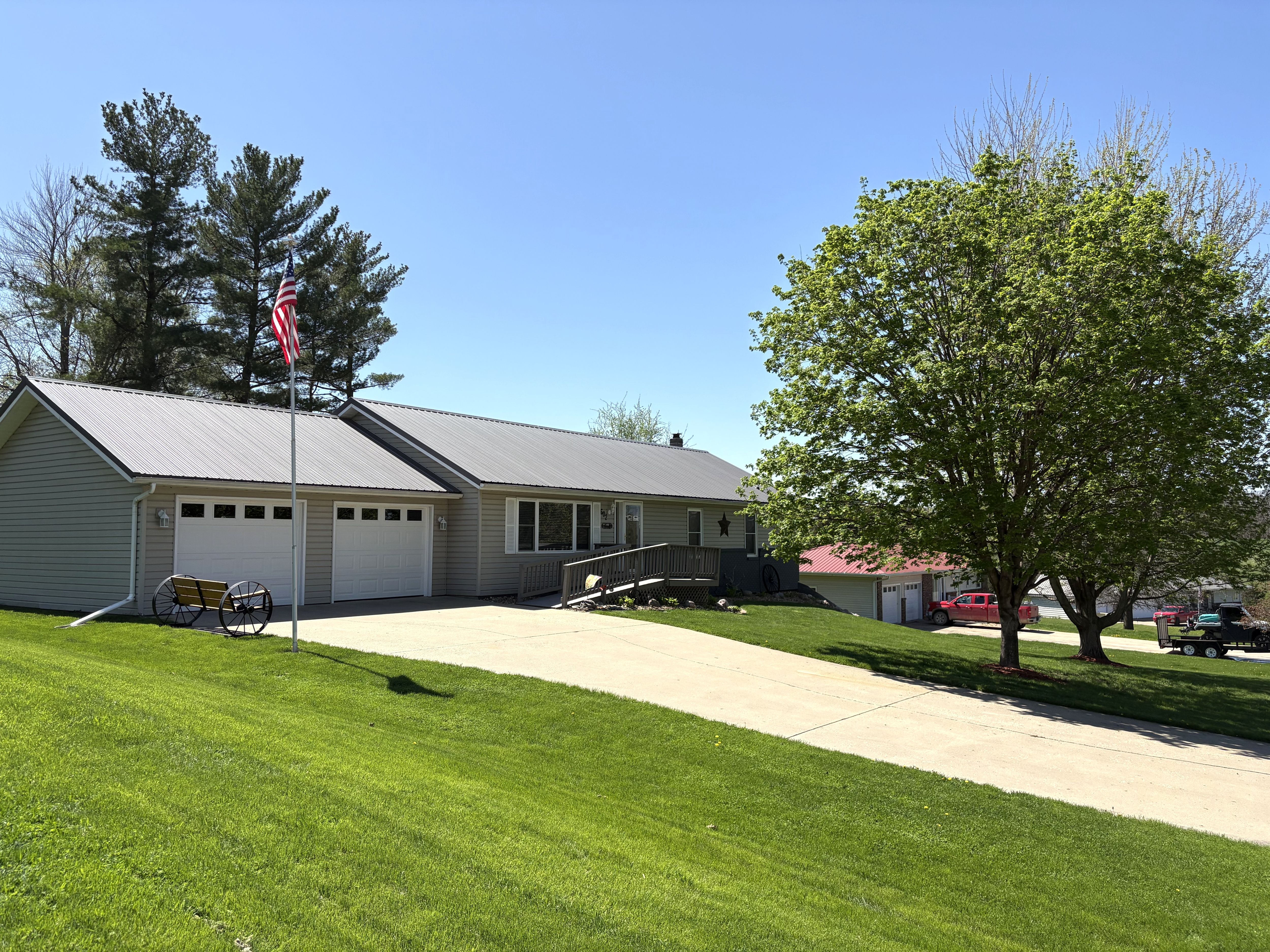 Listing Photo: copy front 